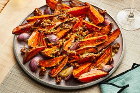 1120FOO-maple-glazed-sweet-potatoes-with-sweet-pecans