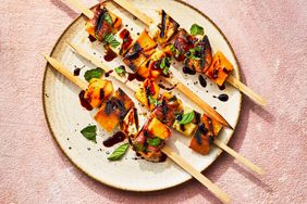 grilled-cantaloupe--and-prosciutto-skewers-0821FOO