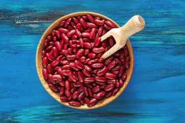 raw kidney beans in a bowl