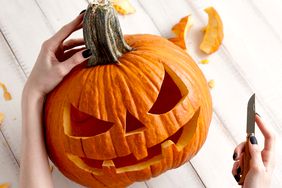 pumpkin-carving-ideas-realsimple-GettyImages-1027019598