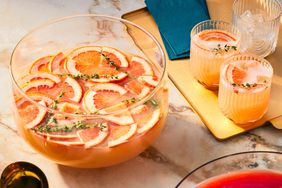 white-grapefruit-ginger-spritz-1122-foo-wine-coktails-for-parties